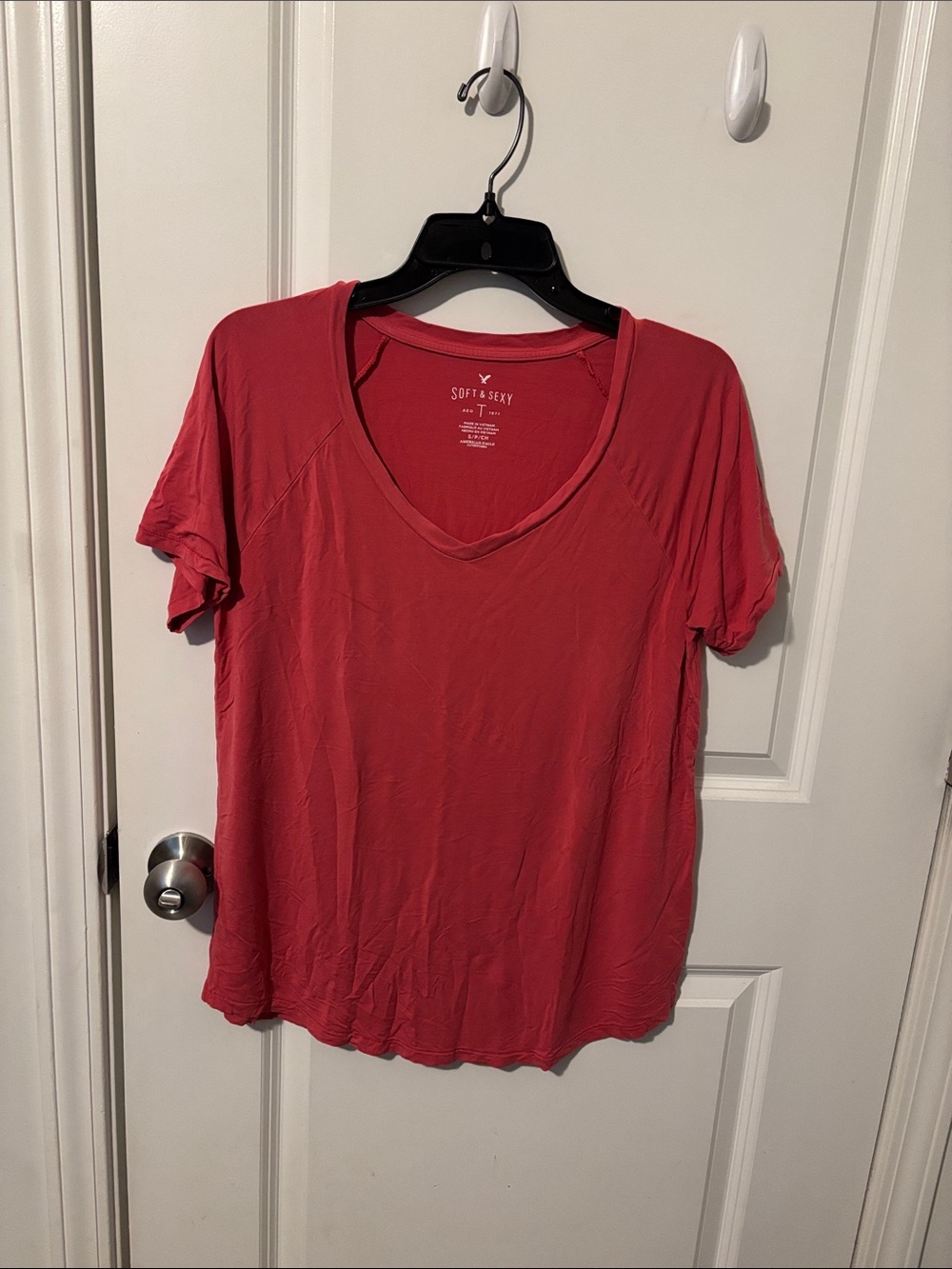 American Eagle Outfitters Short Sleeve V-Neck Tee - Coral Red